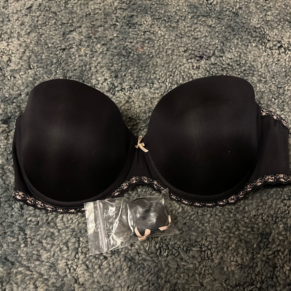 Black Strapless Bra